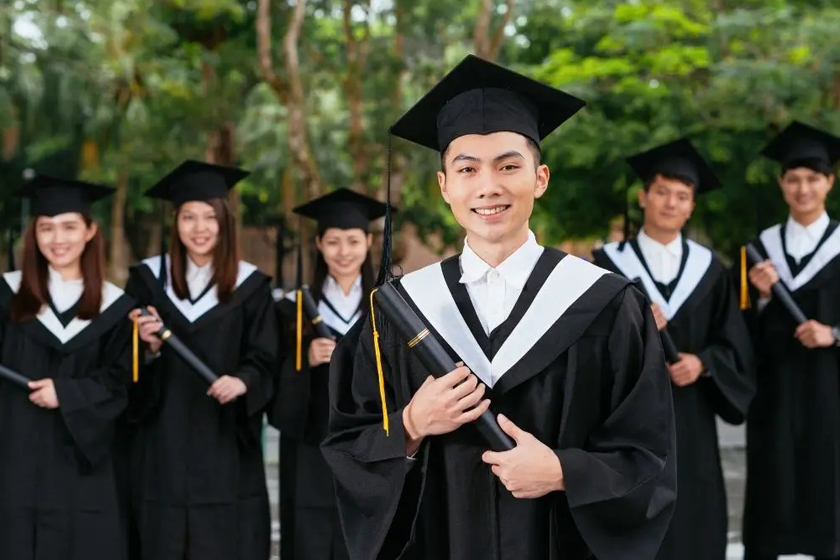 تحصیل کارشناسی در چین 
